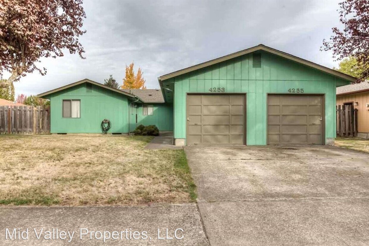 Primary Photo - 4253-4255 Madrona Way SE
