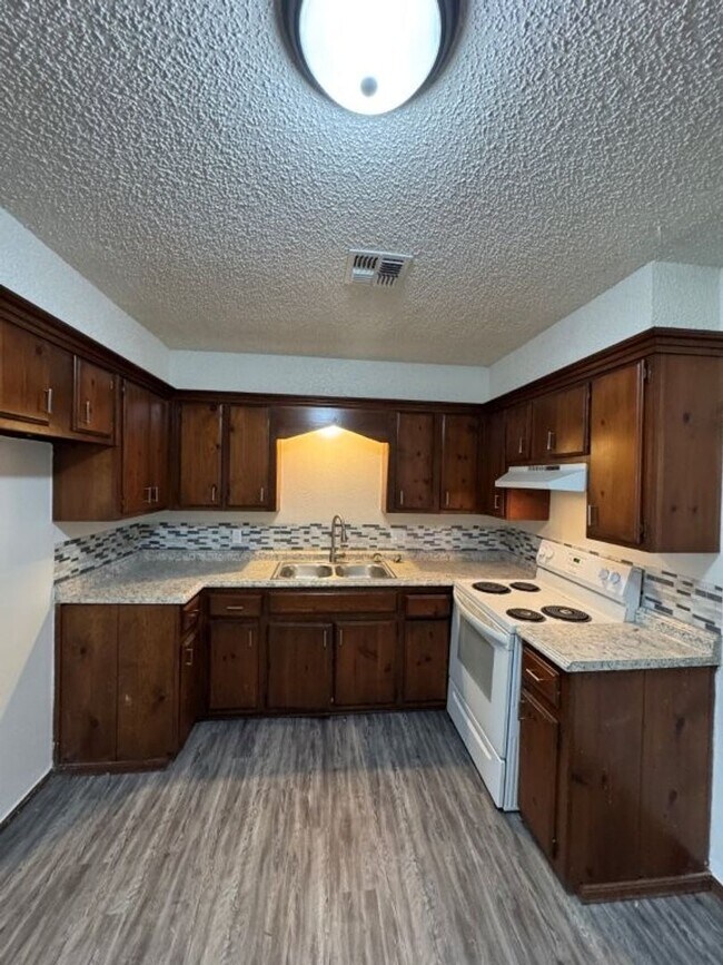 Foto del edificio - 2 bed one bath duplex in Blanchard!