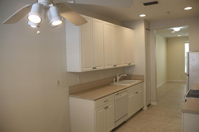 Foto del edificio - 1526 Limetree Bay Ave