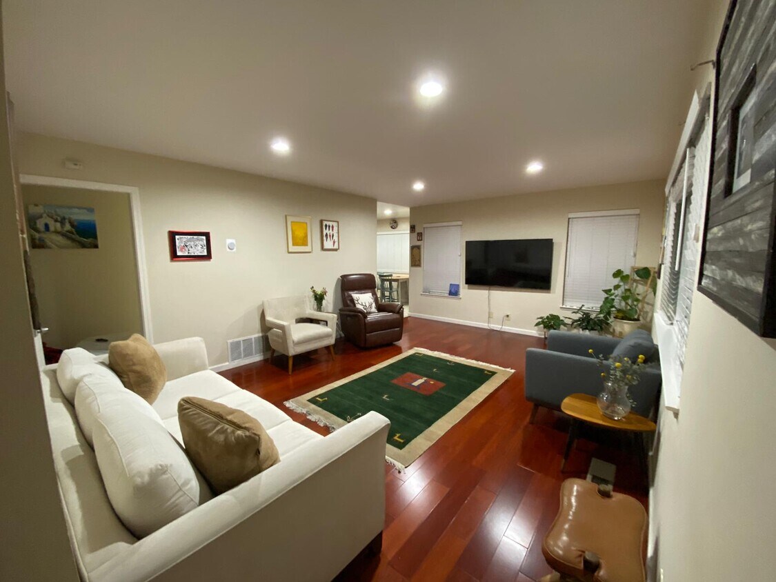 Foto principal - 1298 Warburton Ave