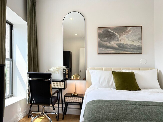 Foto del edificio - Furnished room/NOT APARTMENT
