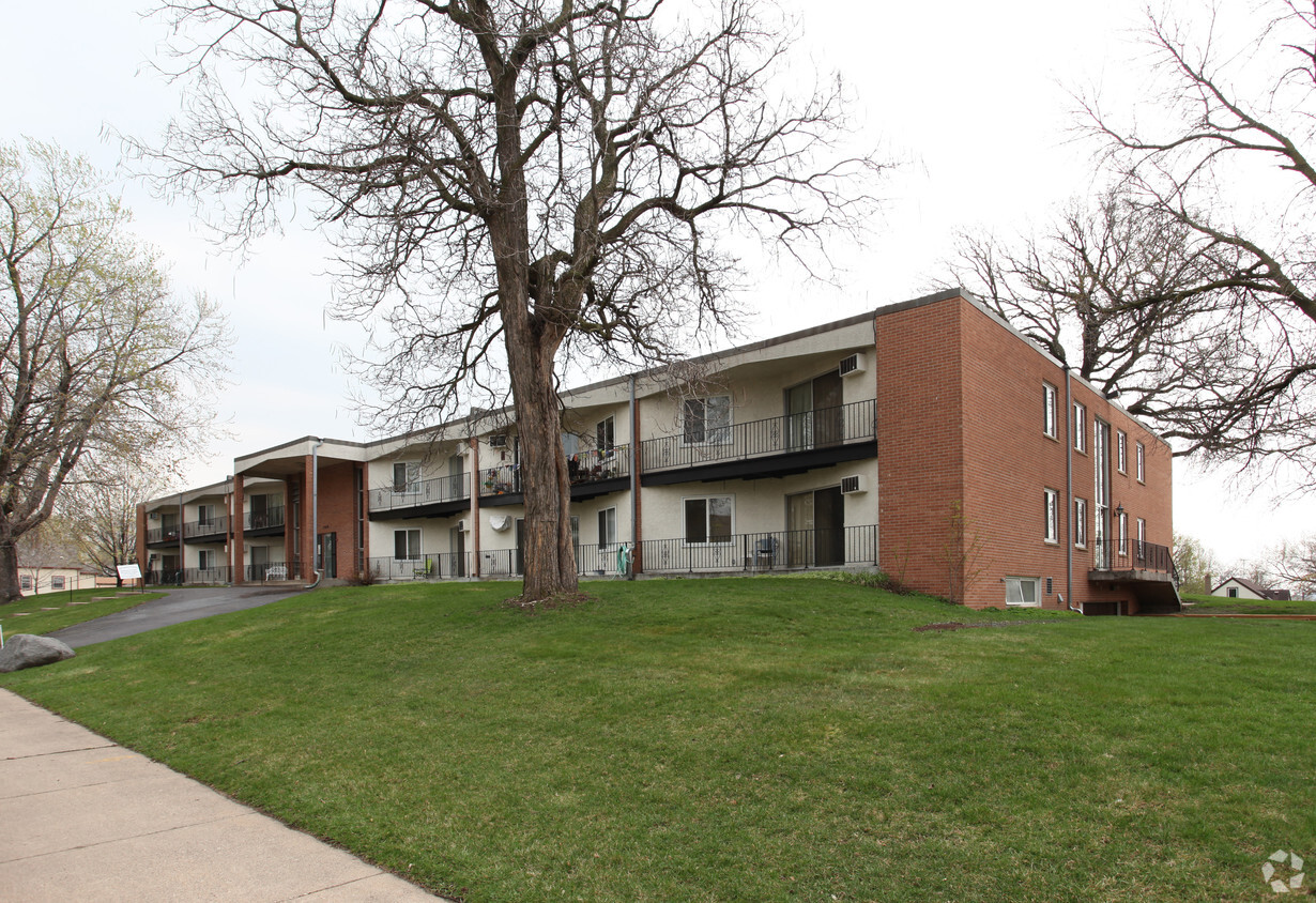 Oak Manor Apartments - Oak Manor Apts