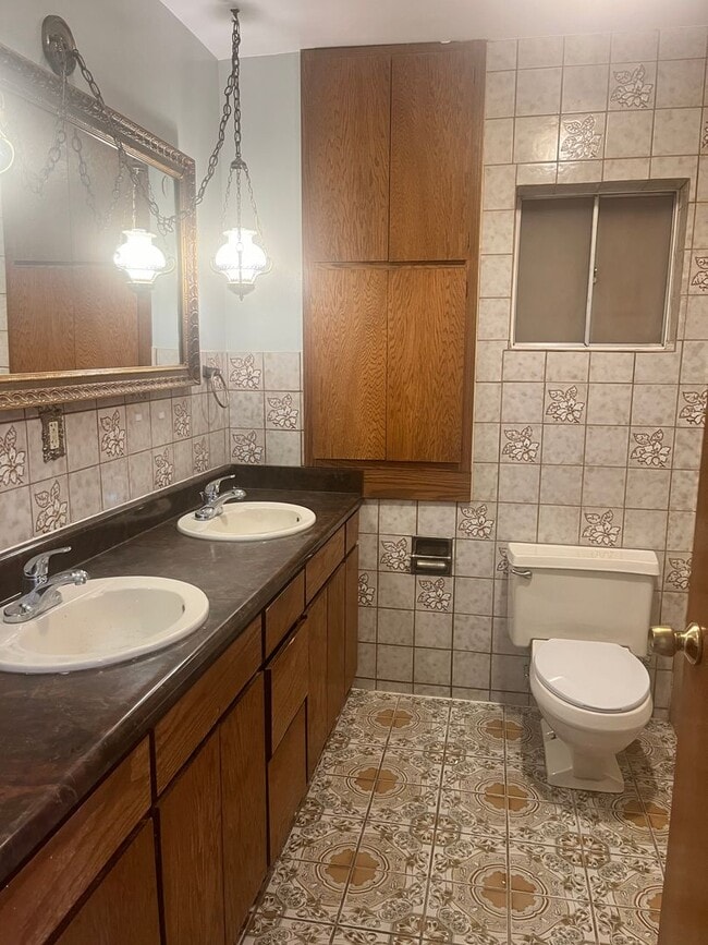 Building Photo - single family home