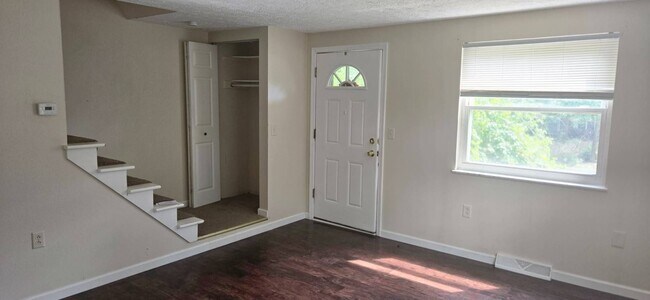 Foto del edificio - 5085-5085 Quincy St NW