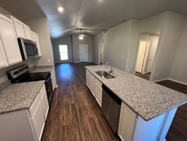 Foto del edificio - Rare 2 Bedroom Available 7/15/24