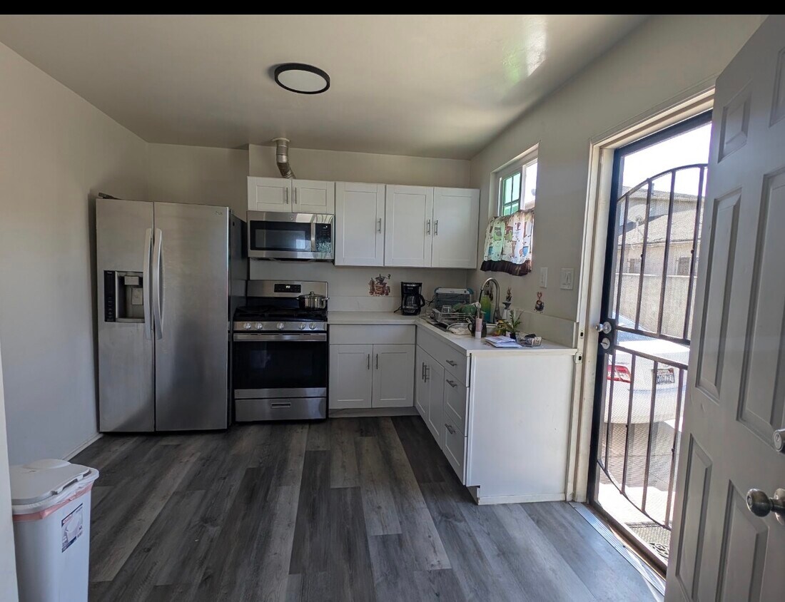 Foto del edificio - 946 S Fir Ave