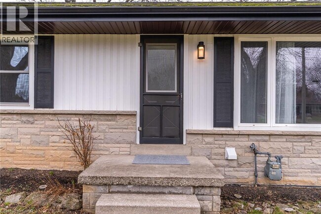 Building Photo - 63 Seneca Ave