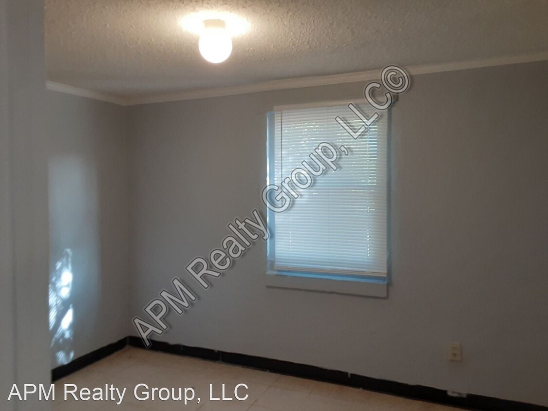 Building Photo - 2 br, 1 bath House - 2120 Senate St. Apt. E
