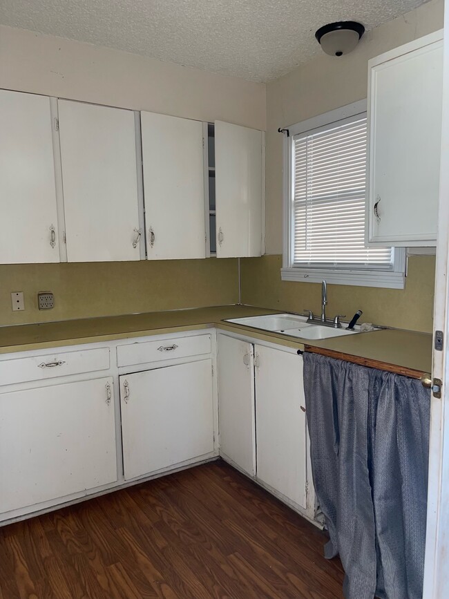 Kitchen - 321 Avenue M