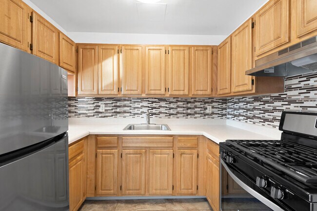 Spacious Renovated Kitchen - 661 Macon St
