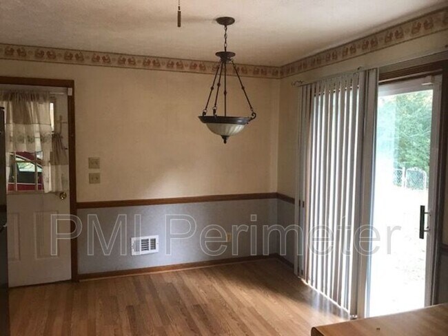 Building Photo - 2741 Tybee Dr NE