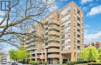 Building Photo - 245-LP245 Davisville Ave