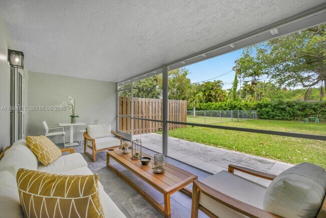 Building Photo - Southwest 81st Road, Miami, FL 33156 - 3 BR 2 BA single-family home
