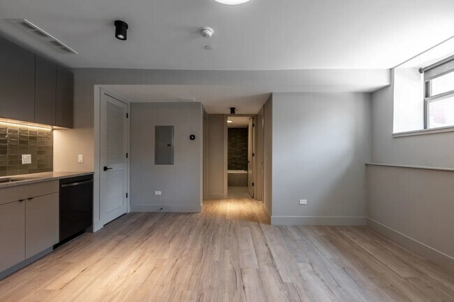 Building Photo - 2228 N Kedzie Blvd