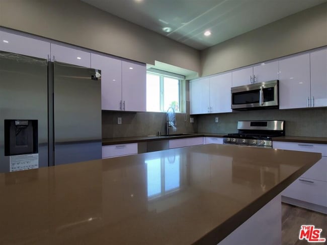 Building Photo - 2337 1/2 S Crenshaw Blvd