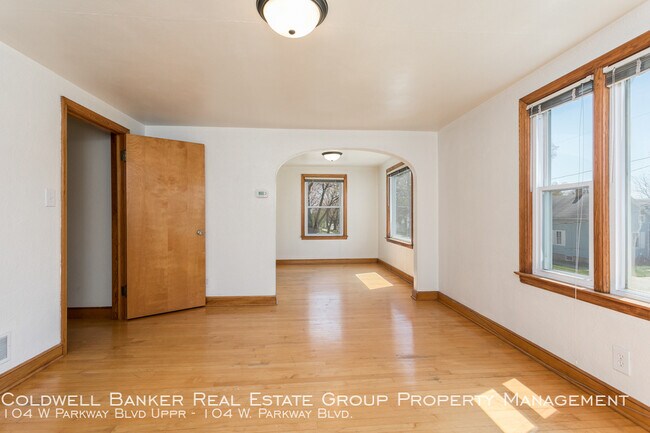 Foto del edificio - 104 W Parkway Blvd