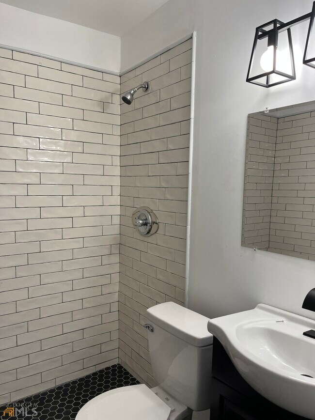 Building Photo - 673 Kennesaw Ave NE