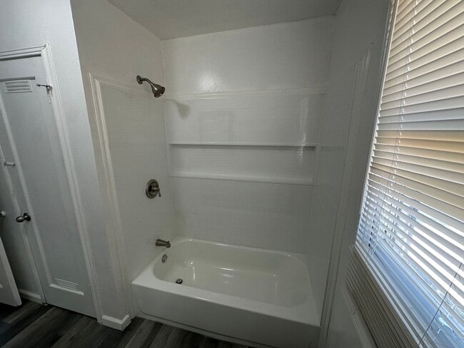 Foto del edificio - APPLY FOR THIS BEAUTIFUL HOME TODAY!