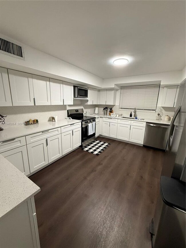 Foto del edificio - 2036 NE 21st Ave