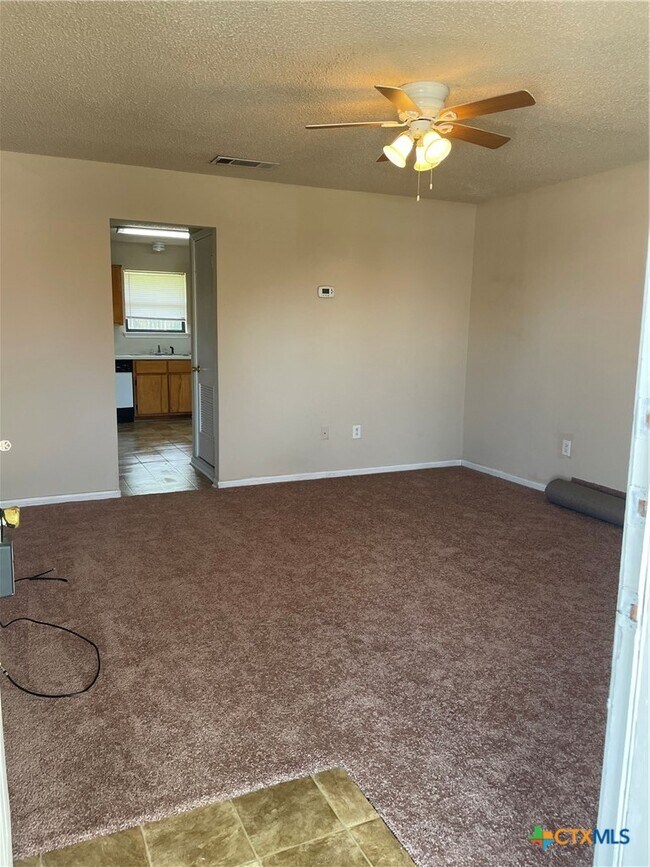 Building Photo - 104 Horseshoe Dr