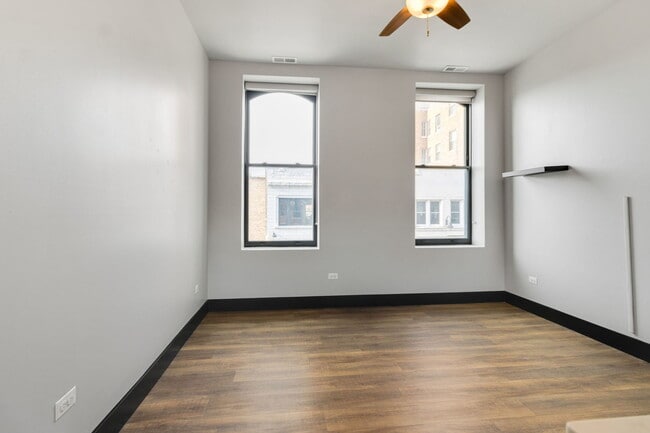 Foto del edificio - 6 E Downer Pl