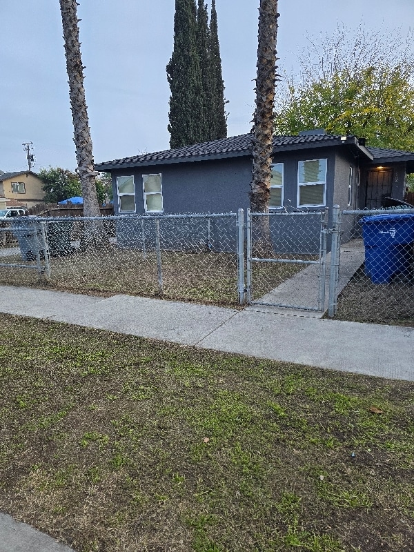 Foto del edificio - 1608 E Yale Ave