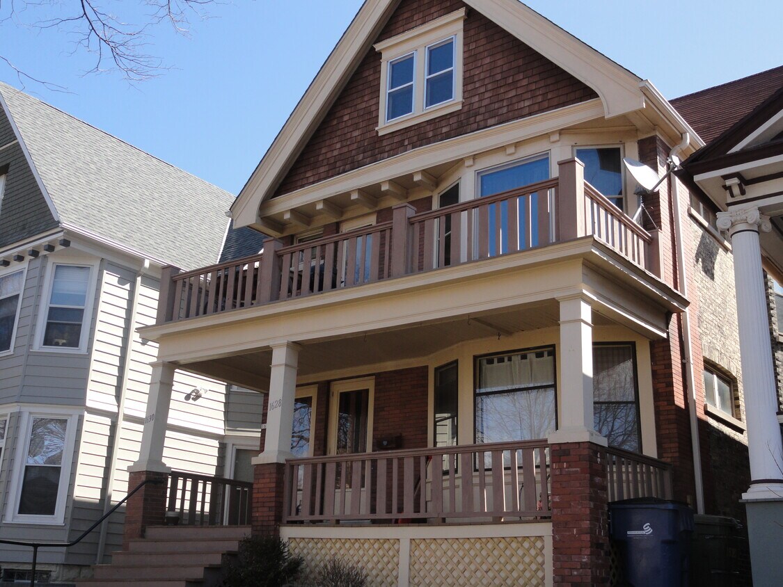 Great neighborhood! - 1630 N Astor St