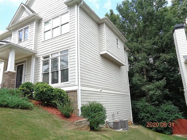 Building Photo - Room in House on Creekview Ridge Dr NE