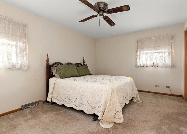 Building Photo - 275 Tahoe Dr