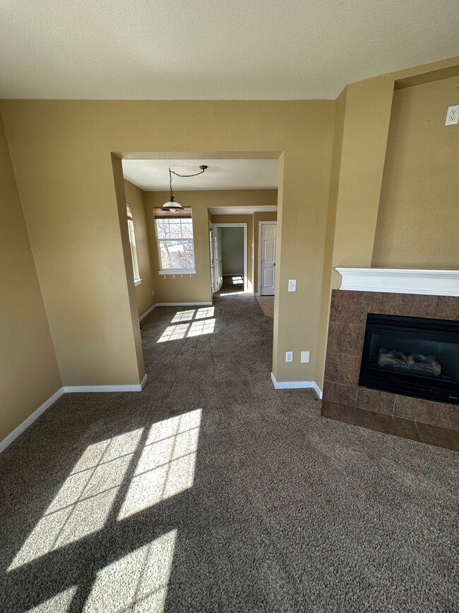 Living - 615 Casper Dr