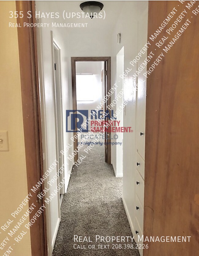Building Photo - 2 Bedroom 1 Bath - Main House w/ a Bonus room