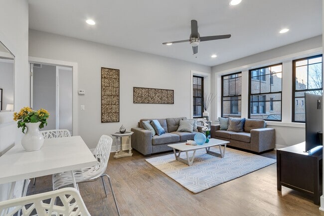 Foto del edificio - 2620 N Rockwell St