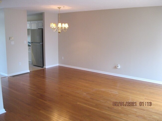 Building Photo - 608 Thayer St