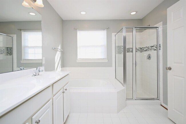 Master Bath - 1556 Montessori Ter