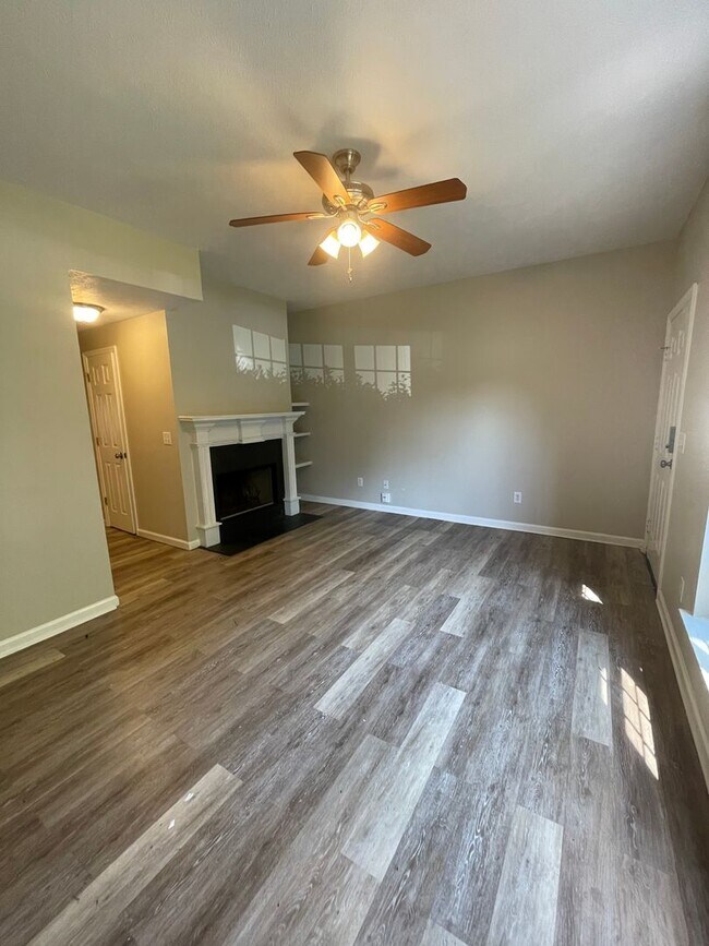 Foto del edificio - 515 Lakebrink Ct