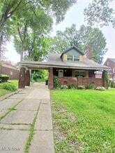 Building Photo - 711 Anoka Ln