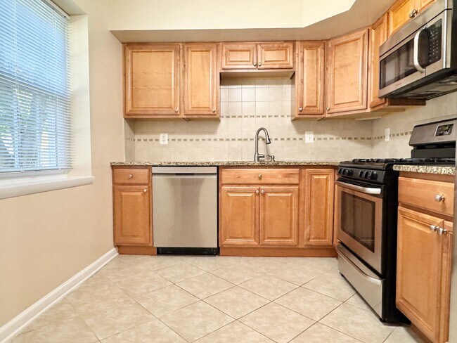 Foto del edificio - Beautifully updated 3BR/2.5BA townhome in Dale City!