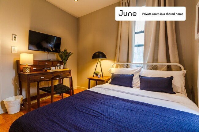 Foto del edificio - Private bedroom in 4 bed/1 bath Home
