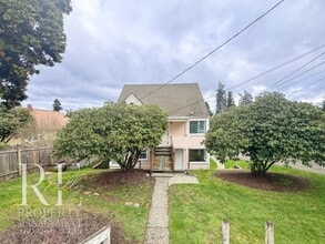 Building Photo - 1540 N Callow Ave