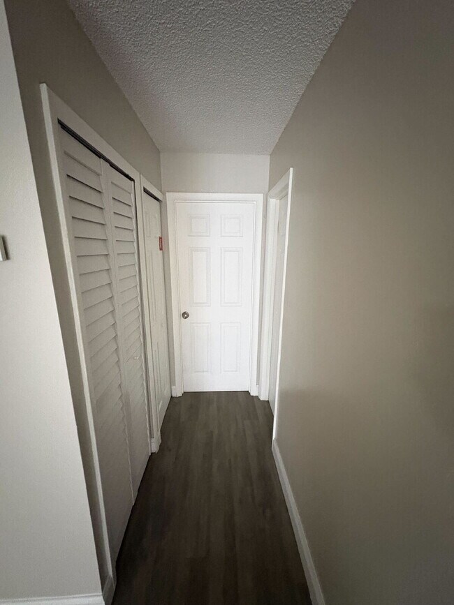 Foto del edificio - Stylish Remodeled 1BR Condo with Pool & Low HOA – Ideal Winter Park Investment