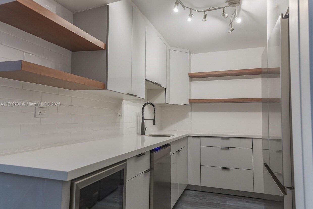 Foto principal - 20355 NE 34th Ct