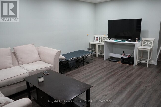 Photo du bâtiment - 34 Appalachian Crescent