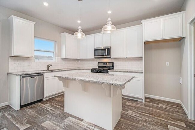 Building Photo - 8573 Olive Lake court