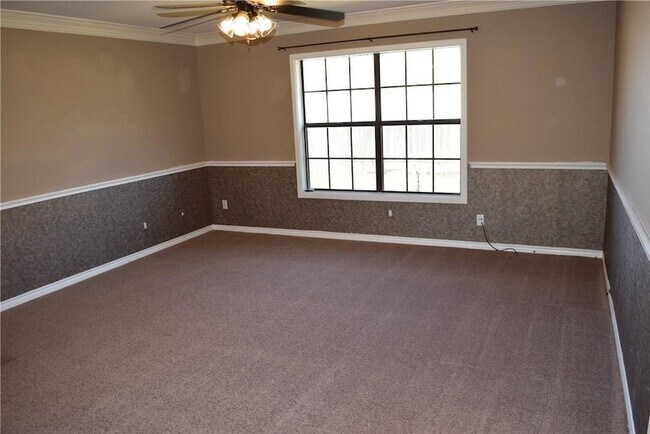 Foto del edificio - 512 Rosewood Ln