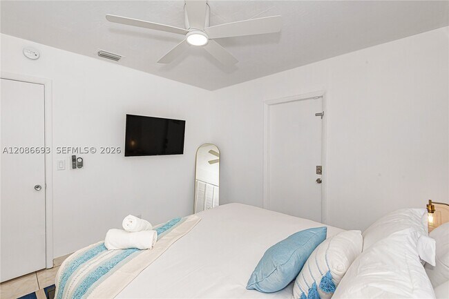 Foto del edificio - 815 NE 6th St