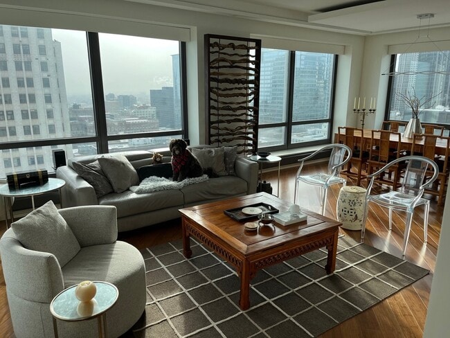 Foto del edificio - 130 N Garland Ct