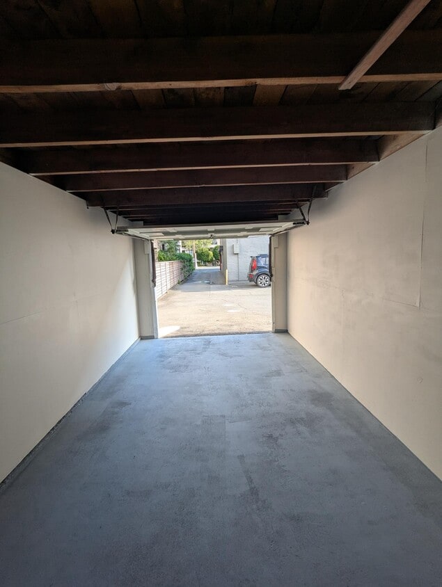 Building Photo - 1019 Rockland Ave