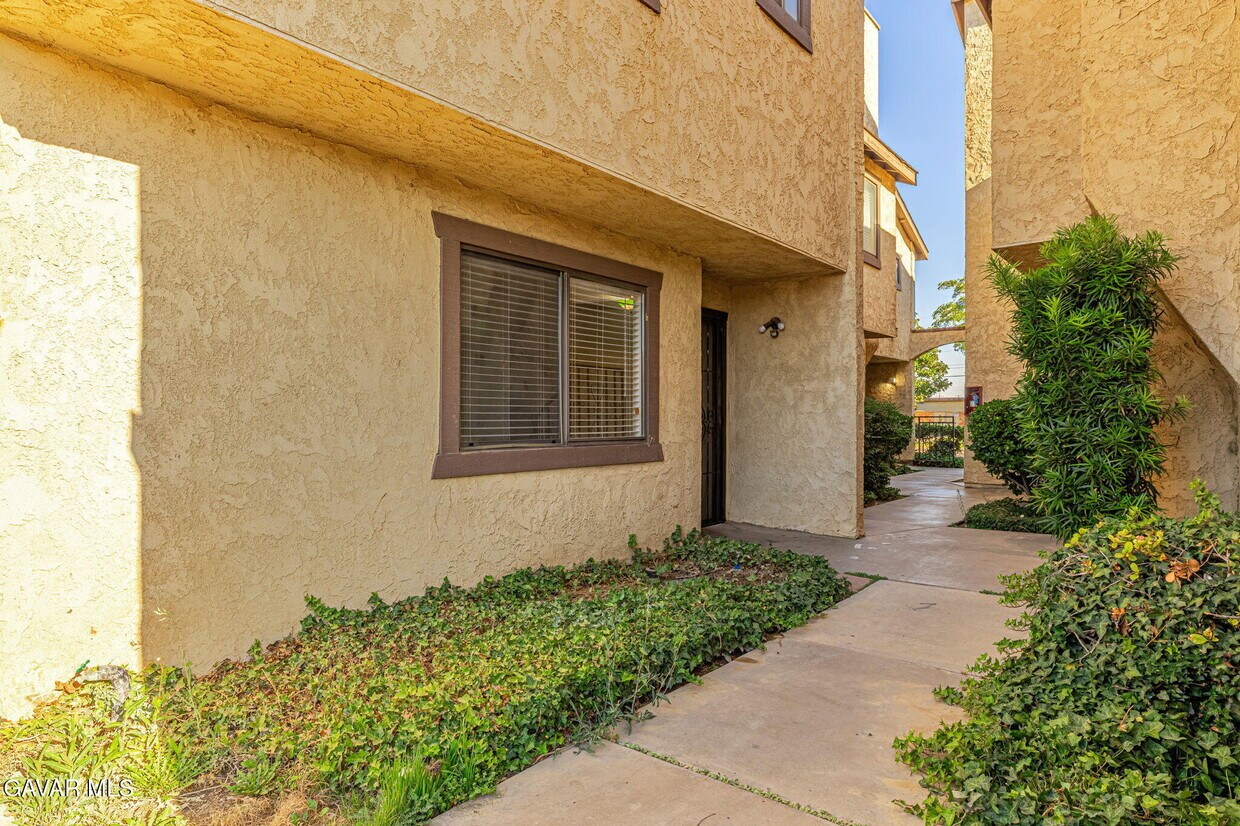 Foto principal - 1318 W Ave J4