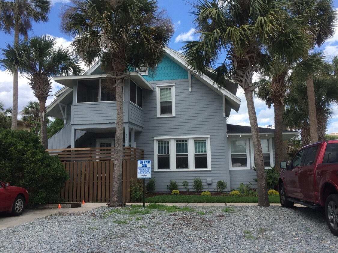 Primary Photo - Beautiful 2/2 2nd floor unit for rent on 2...