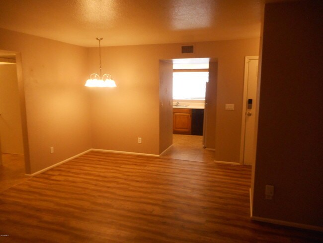 Foto del edificio - 15402 N 28th St